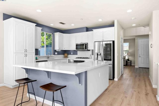 6235 Robertson Ave, Newark CA: https://media.crmls.org/mediaz/3d9c83e0-b78a-4b18-8f46-e8fc847f7519.jpg