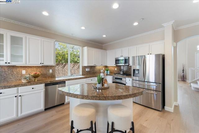 5200 N Forestdale Cir, Dublin CA: https://media.crmls.org/mediaz/3d9ce4d1-031e-4447-8dd6-3c6d998d4631.jpg