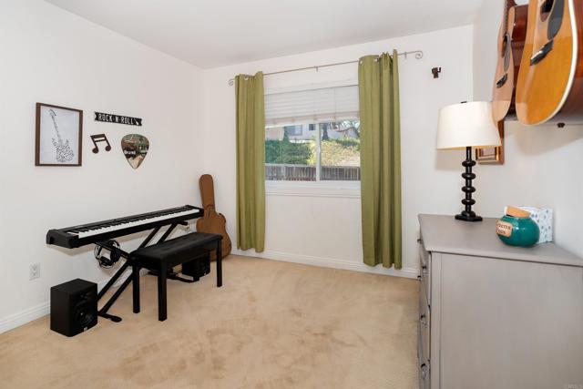 Image 14 of 27 For 12567 Pomerado Ct