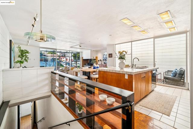 2760 Park Blvd, Oakland CA: https://media.crmls.org/mediaz/3d9d1120-557d-43c9-9de1-4704b4c1c8c2.jpg