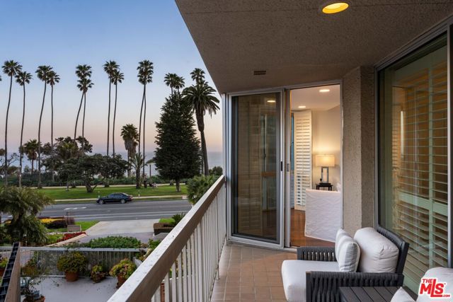 515 Ocean Avenue, Santa Monica, California 90402, 2 Bedrooms Bedrooms, ,2 BathroomsBathrooms,Condominium,For Sale,Ocean,24388079