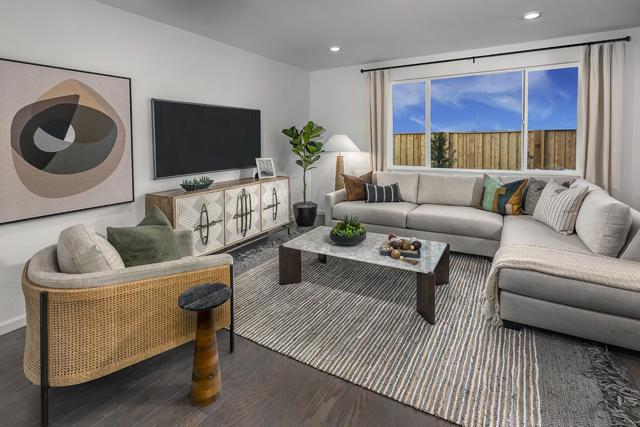 350 Golden Cloud Avenue, Hollister CA: https://media.crmls.org/mediaz/3d9d3bbe-321c-4620-8a9c-bcb4a12bc77c.jpg