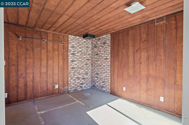 209 Farm Hill Ct, Danville CA: https://media.crmls.org/mediaz/3d9f52cf-aae3-458f-ade4-5516e2347e32.jpg