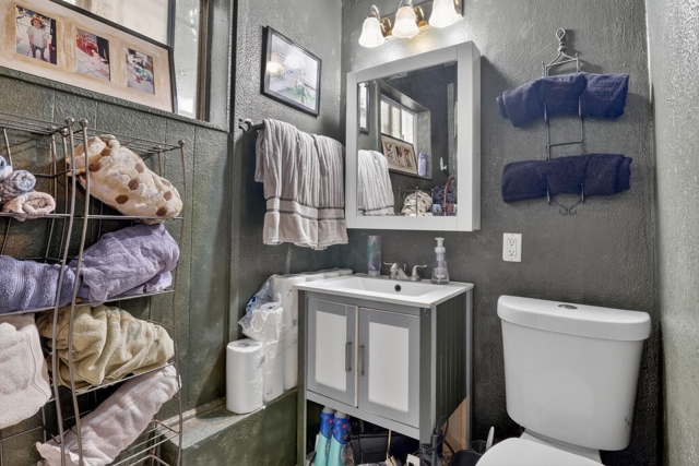 16605 Rolando Ave, Castro Valley CA: https://media.crmls.org/mediaz/3d9f90dc-dd2f-4b61-8f70-915afac9df93.jpg