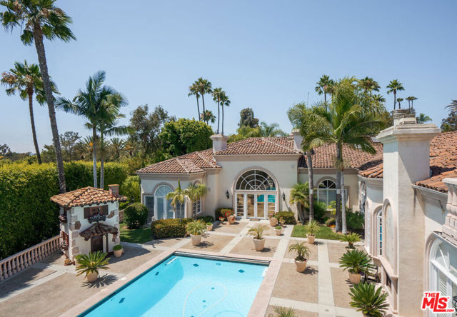 16727 Camino Sierra Del Sur Drive, Rancho Santa Fe CA: https://media.crmls.org/mediaz/3da06ae4-d48e-4a9e-91d4-308e2883ac90.jpg