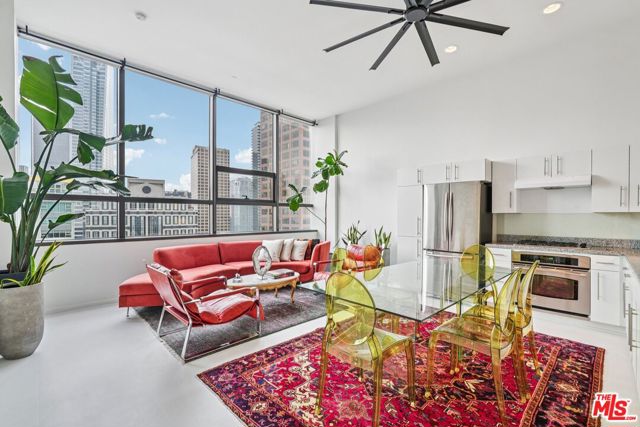 1100 Wilshire Boulevard, Los Angeles CA: https://media.crmls.org/mediaz/3da09a3c-86a9-4585-9878-bc2de8ccbe0c.jpg