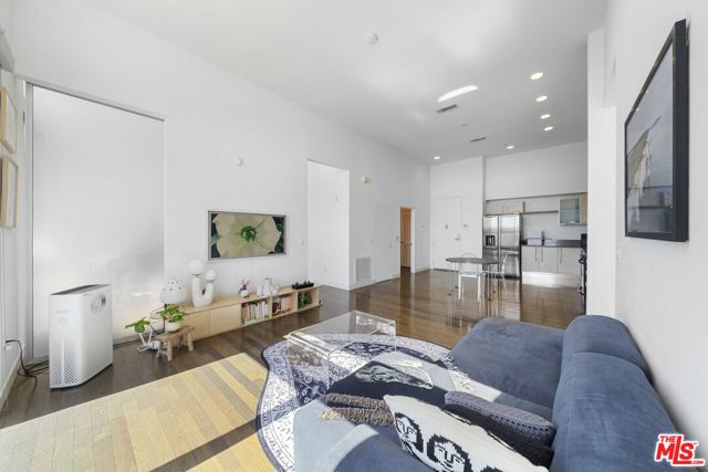 1234 Wilshire Boulevard, Los Angeles CA: https://media.crmls.org/mediaz/3da12a59-e444-4d94-abfe-d28ccfcc465d.jpg