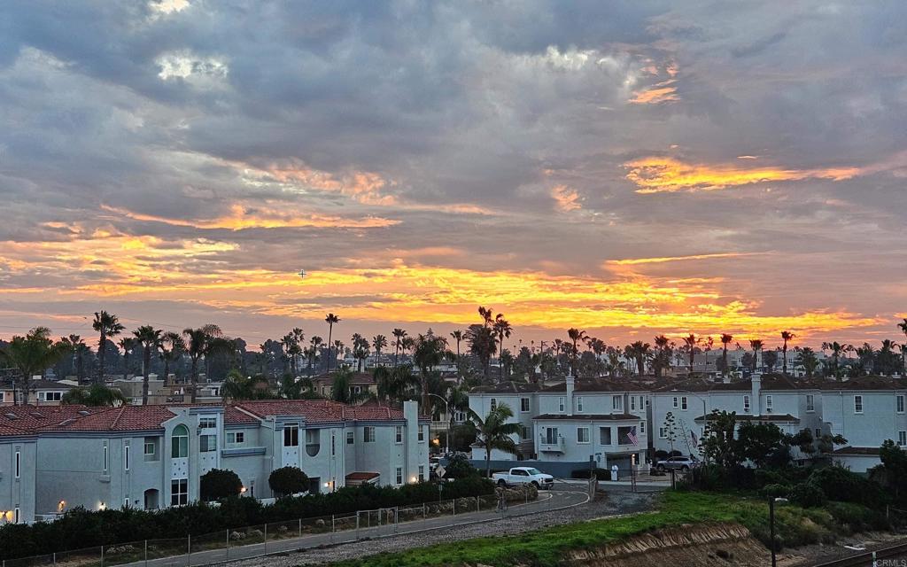 https://media.crmls.org/mediaz/3da1bbff-c281-4574-938b-a24030cb227b.jpg?preset=X-Large