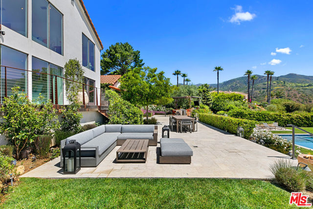 27450 Calicut Road, Malibu CA: https://media.crmls.org/mediaz/3da2073a-52a2-4f74-a5d8-2732412be57b.jpg