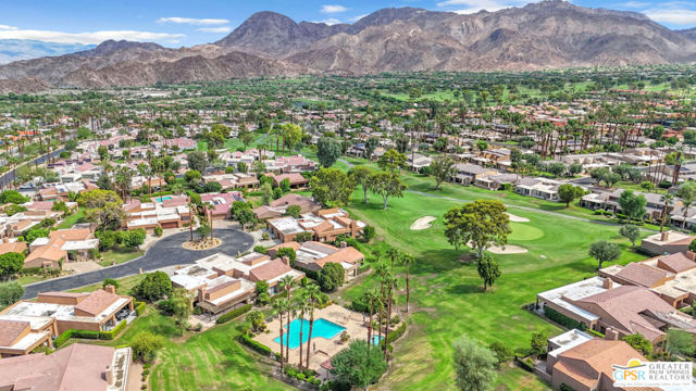 73283 Phoebe Court, Palm Desert CA: https://media.crmls.org/mediaz/3da23a6a-c489-45e2-a460-13067610b175.jpg