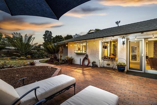 1059 Hymettus Ave, Encinitas CA: https://media.crmls.org/mediaz/3da25cc2-0ef3-4688-80ac-0bd9ea20dfb0.jpg