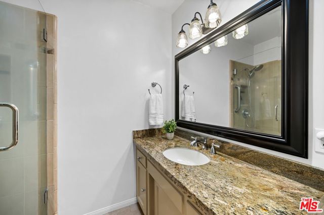 6611 Gerald Avenue, Lake Balboa CA: https://media.crmls.org/mediaz/3da3d0d1-1777-4193-9e6e-4bca0e66c37a.jpg