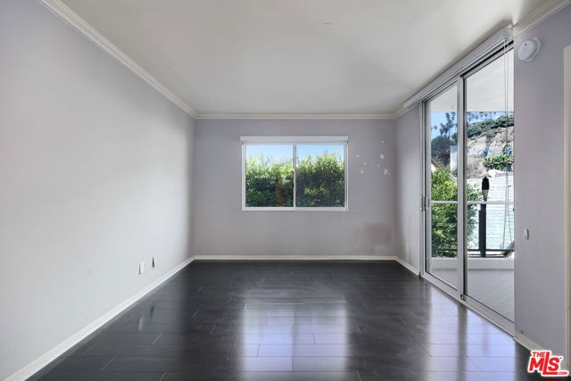 723 Palisades Beach Road, Santa Monica CA: https://media.crmls.org/mediaz/3da3e5df-8954-4e1e-bfcd-7e596b48d36a.jpg