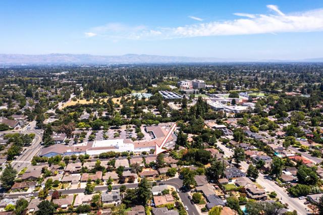 17541756 Plaza Court, Mountain View CA: https://media.crmls.org/mediaz/3da439cc-2c14-40d5-9d54-d0a914ffc17f.jpg