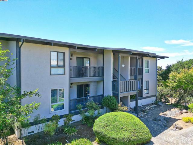 19100 Crest Ave, Castro Valley CA: https://media.crmls.org/mediaz/3da488ea-db08-4600-a3bd-914e229de3ba.jpg