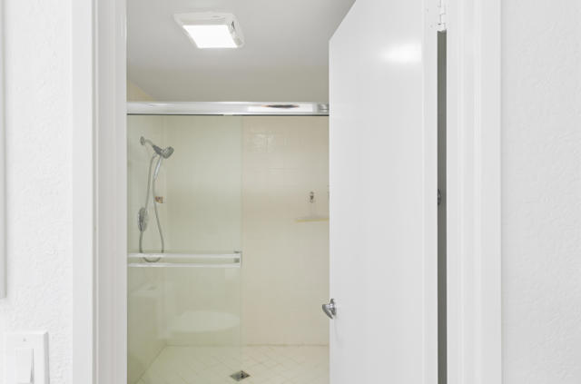 Image 16 of 45 For 77704 Woodhaven Drive