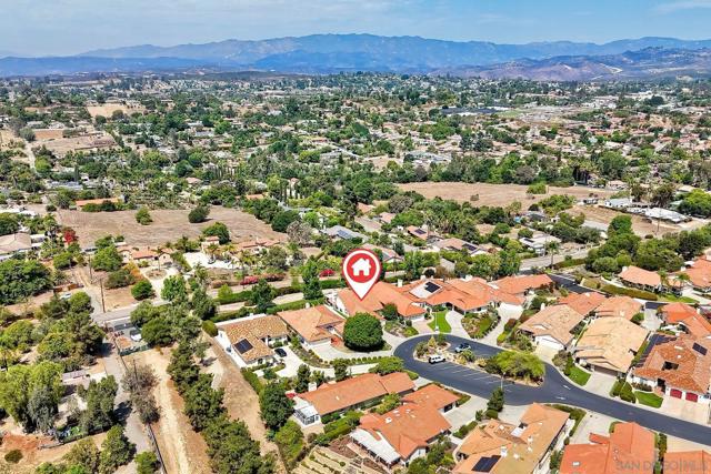 1089 Ridge Heights Dr, Fallbrook CA: https://media.crmls.org/mediaz/3da4e3f5-fea1-4ebb-9804-1b6b146022e3.jpg