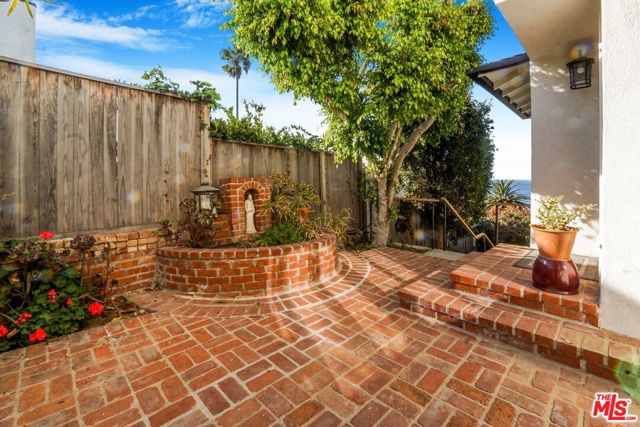 Drew Fenton | 321 N Las Casas Avenue Pacific Palisades CA | MLS: 6879140