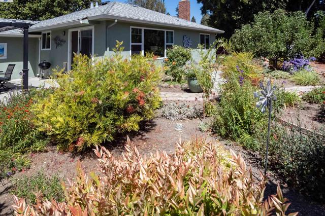 4670 Eggers Dr, Fremont CA: https://media.crmls.org/mediaz/3da58c44-3695-48db-a654-0c917b890425.jpg