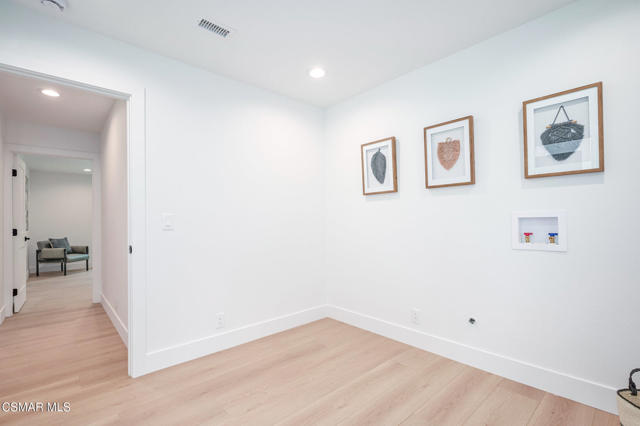 674 Lautrec Court, Thousand Oaks CA: https://media.crmls.org/mediaz/3da5f342-28b3-422c-b448-7fc3f73a0ac1.jpg