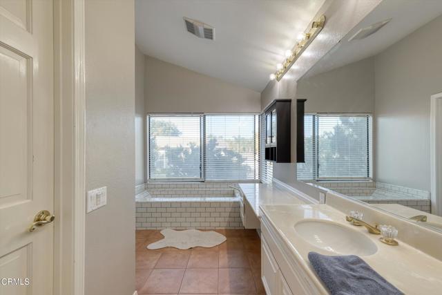 Detail Gallery Image 32 of 70 For 652 Stonebrook St, Simi Valley,  CA 93065 - 4 Beds | 2/1 Baths