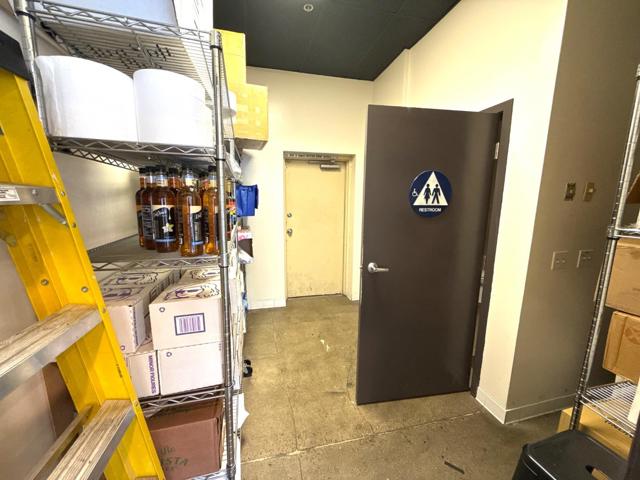 3560 3560 G Street, Merced CA: https://media.crmls.org/mediaz/3da8026d-924d-4119-adc7-4cfc6f793f06.jpg