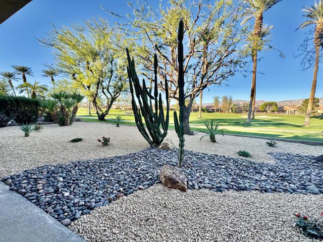 78252 Kensington Avenue, Palm Desert CA: https://media.crmls.org/mediaz/3da8283e-b440-4d4d-8935-e95a8c78c178.jpg