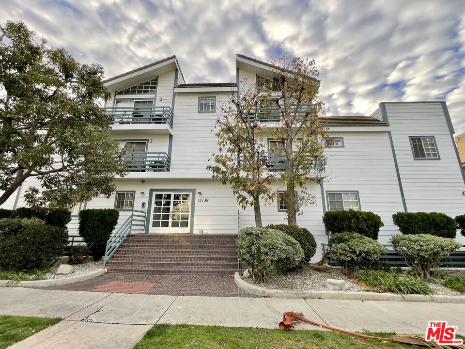 11738 Mayfield #109