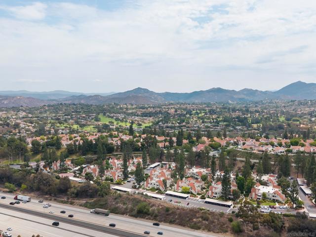 17925 Caminito Pinero, San Diego CA: https://media.crmls.org/mediaz/3da8755c-d248-4a45-b4f8-33191c225d82.jpg