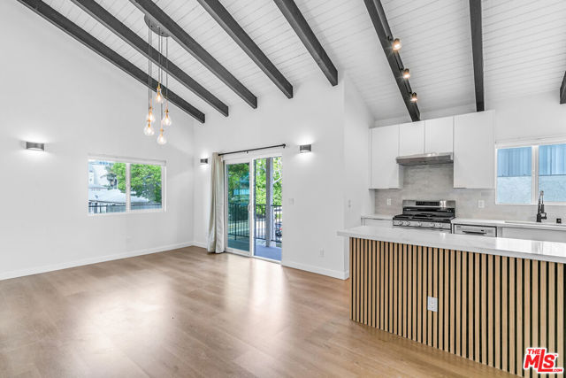1536 11th Street, Santa Monica CA: https://media.crmls.org/mediaz/3da9ac3d-7535-41f0-894c-3bbfaf926155.jpg