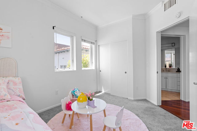 906 S Serrano Avenue, Los Angeles CA: https://media.crmls.org/mediaz/3da9ac86-6051-429f-8728-2420bb39c243.jpg