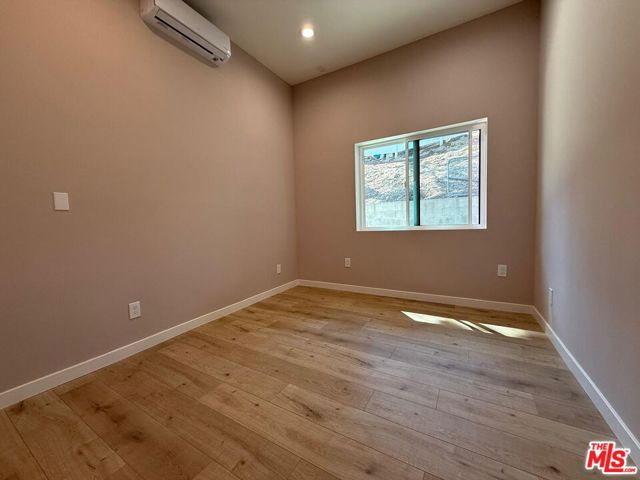 10212 Kalua Drive, Sunland CA: https://media.crmls.org/mediaz/3daa0255-0409-443f-8f79-6ac47ff4ed5b.jpg