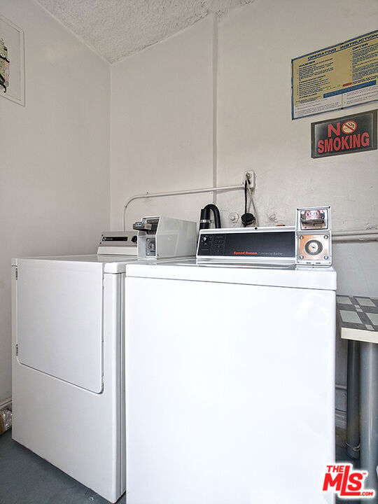 5656 La Mirada Avenue, Los Angeles CA: https://media.crmls.org/mediaz/3daa47da-36dd-4730-96a8-0280ecede1ce.jpg