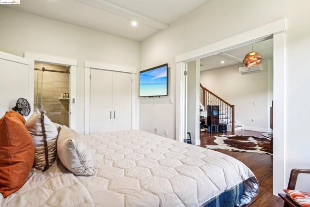 Image 15 of 46 For 90 Starview Dr