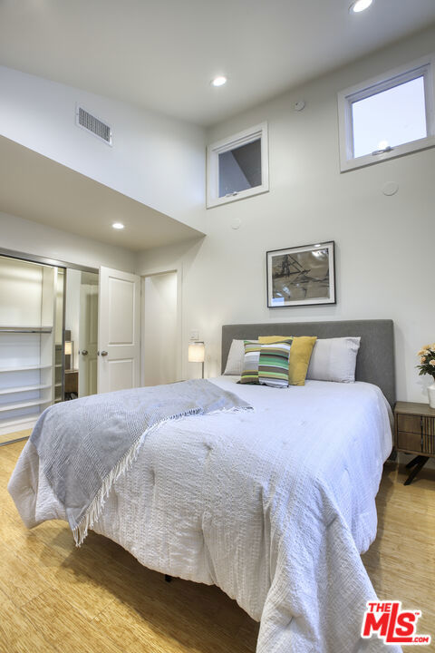 426 S Swall Drive, Beverly Hills CA: https://media.crmls.org/mediaz/3daa90c4-8727-4380-8293-8d32ecc007b3.jpg