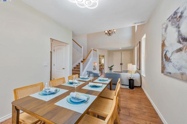 4069 Pergola CT, Castro Valley CA: https://media.crmls.org/mediaz/3dab7ded-4967-4bd9-b66d-1cccd6707985.jpg