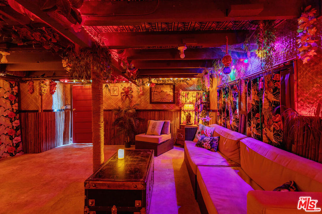 https://media.crmls.org/mediaz/3daba53b-e150-4c61-a6ca-6f42796a8b1c.jpg?preset=X-Large