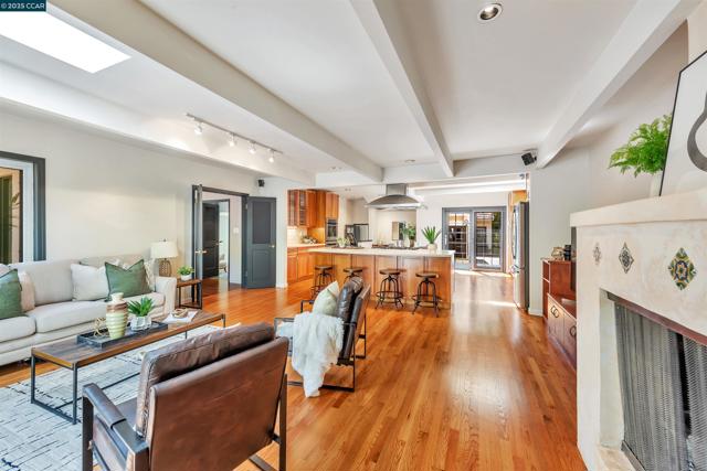 23 El Verano, Orinda CA: https://media.crmls.org/mediaz/3dac25ee-cd7e-4f66-9322-ee1d0522c448.jpg