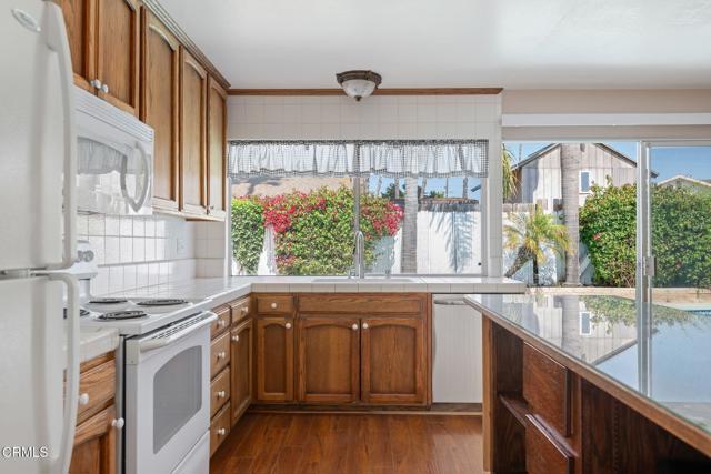 1310 Anza Court, Oxnard CA: https://media.crmls.org/mediaz/3dac329f-0db2-40b4-90a9-bde60e66b175.jpg