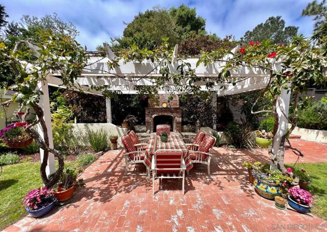 548 Tarento Dr, San Diego CA: https://media.crmls.org/mediaz/3dac65c0-2c22-47ac-8344-867df0c04f48.jpg