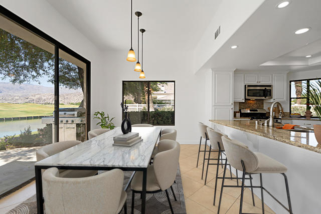 80471 Oak Tree, La Quinta CA: https://media.crmls.org/mediaz/3dac7220-60aa-4c34-8dba-912cb52c2794.jpg