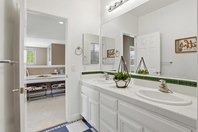 Image 32 of 65 For 3946 Louvre Avenue