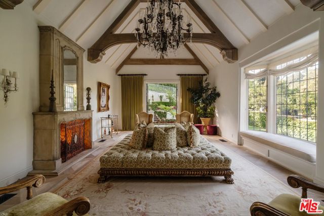 10950 Bellagio Road, Los Angeles CA: https://media.crmls.org/mediaz/3dae5102-4eb6-4cc1-bee5-13791a8321c8.jpg