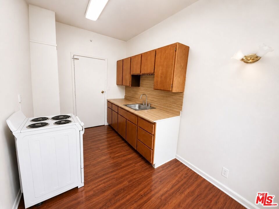 634 S Gramercy Place #403