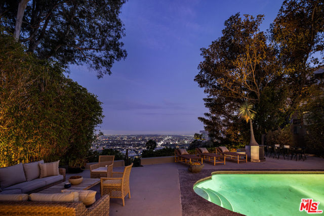 8540 Hedges Way, Los Angeles CA: https://media.crmls.org/mediaz/3daf2e53-ef5f-4bde-b046-b1b272b60e79.jpg