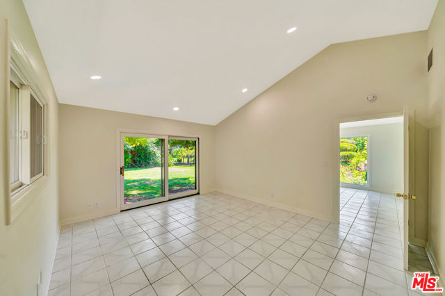 1100 Rodeo Road, Arcadia CA: https://media.crmls.org/mediaz/3daf3846-983d-45dc-b626-adf30070c70d.jpg