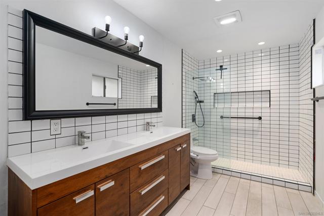 1722 Tierra Libertia Rd, Escondido CA: https://media.crmls.org/mediaz/3daf55c2-ad0c-4162-b0df-481310c5da93.jpg