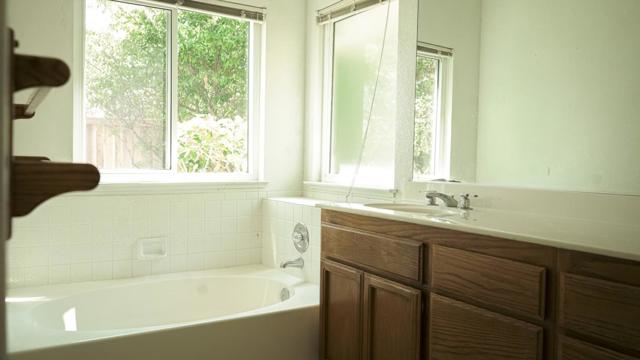 5486 Deer Run Drive, El Sobrante CA: https://media.crmls.org/mediaz/3daf6c24-2015-43e1-a3c6-eaafc5b2245a.jpg