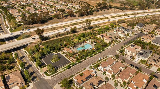 6749 Solterra Vista Pkwy, San Diego CA: https://media.crmls.org/mediaz/3db0b785-02c6-418f-9c0a-a957c202952c.jpg