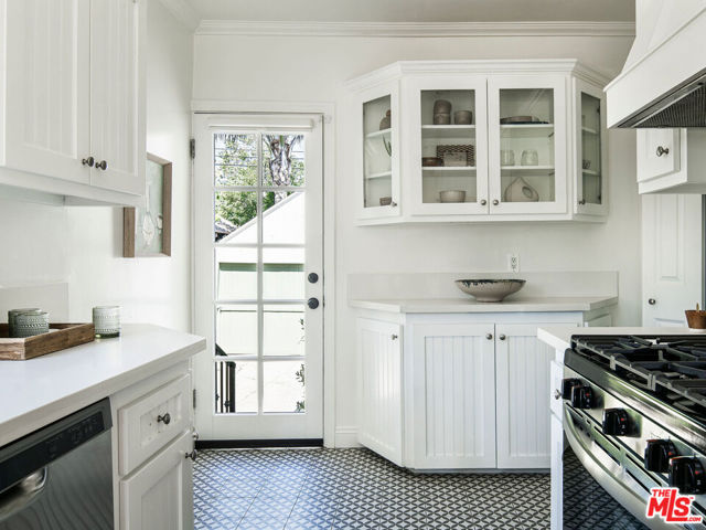 1612 S Ogden Drive, Los Angeles CA: https://media.crmls.org/mediaz/3db0d036-c2fb-49d3-a8d2-0afb29192ed5.jpg